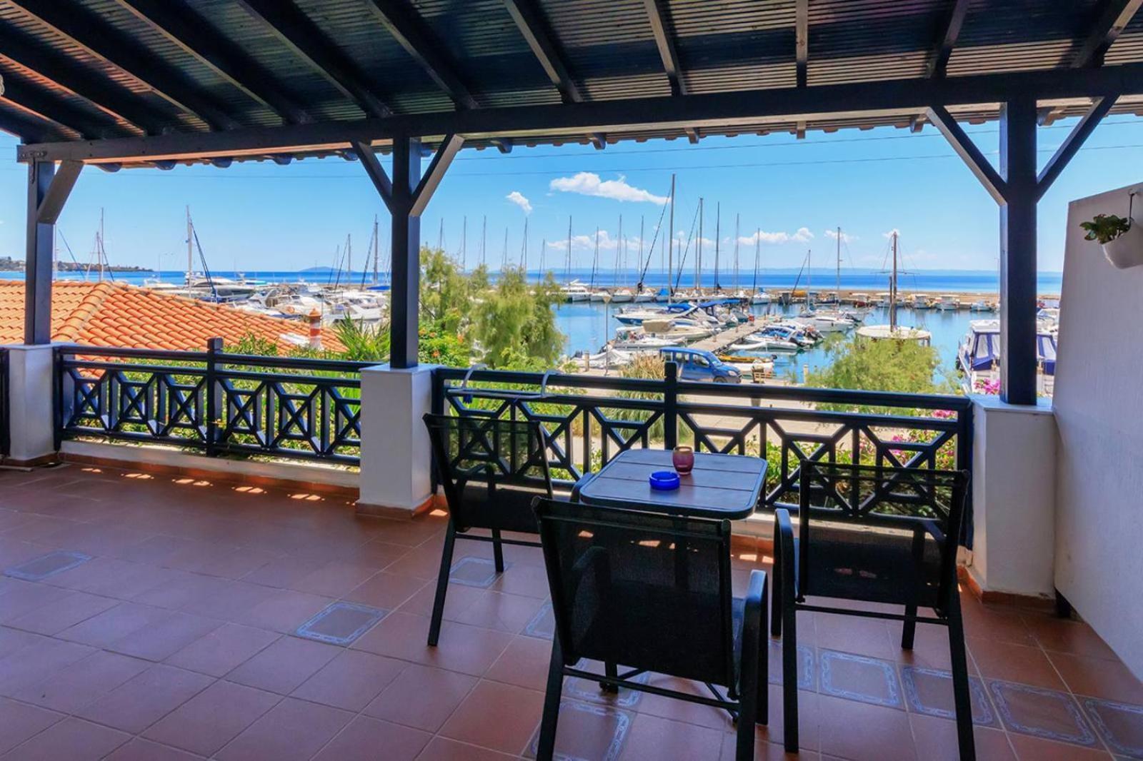 Ferienwohnung Nikiti Seafront Blue Exterior foto